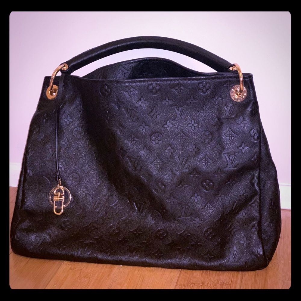 Luis Vuitton authentic  Artsy MM